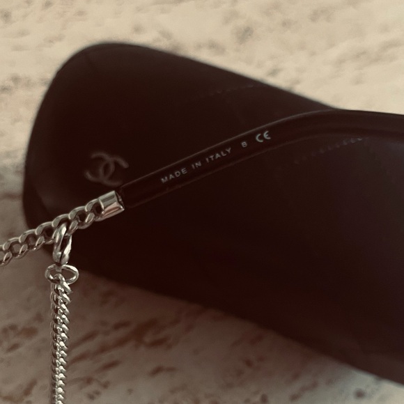 Timeless CHANEL sunglasses with chain,authentic. Sold out out everywhere. - Picture 9 of 12